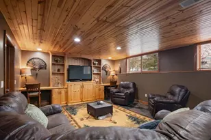702 Marcks Ct, Luxemburg, WI 54217 - Photo 3