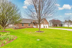 702 Marcks Ct, Luxemburg, WI 54217 - Photo 9