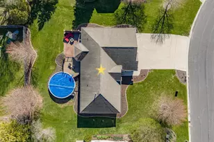702 Marcks Ct, Luxemburg, WI 54217 - Photo 7