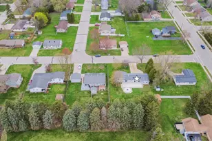2615 Bayport Ln, Green Bay, WI 54313 - Photo 9
