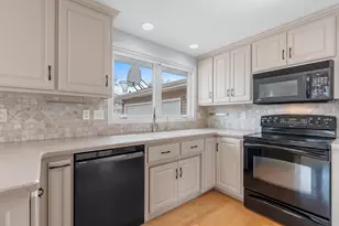 736 Melissa St, Menasha, WI 54952 - Photo 3