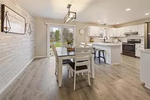 498 Windrose Ct, Green Bay, WI 54311 - Photo 5