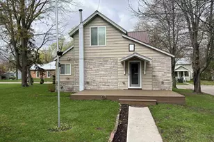 410 Franklin St, Waupaca, WI 54981 - Photo 3