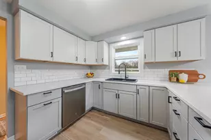 1034 Ridge Ln, Appleton, WI 54914 - Photo 5