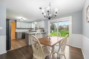 1034 Ridge Ln, Appleton, WI 54914 - Photo 9