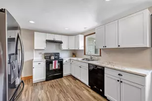 976 Watermolen Ave, Green Bay, WI 54304 - Photo 5