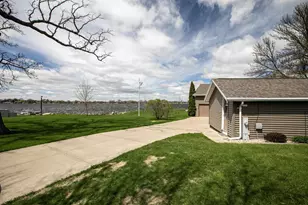 2384 Hickory Ln, Oshkosh, WI 54901 - Photo 5