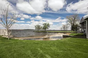 2384 Hickory Ln, Oshkosh, WI 54901 - Photo 9