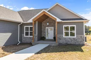 W5759 Roundstone Pl, Menasha, WI 54952 - Photo 3