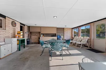 2203 Gilson Court, Green Bay, WI 54304 - Photo 9
