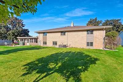 2203 Gilson Court, Green Bay, WI 54304 - Photo 5
