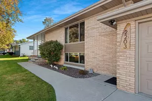 2203 Gilson Ct, Green Bay, WI 54304 - Photo 7