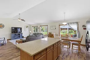 922 Denise Ct, Kaukauna, WI 54130 - Photo 7