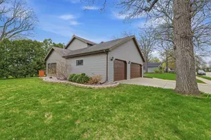 1630 Maricopa Dr, Oshkosh, WI 54904 - Photo 3