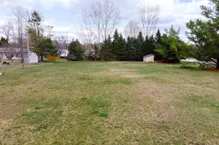 2525 Breezewood Ln, Neenah, WI 54956 - Photo 3