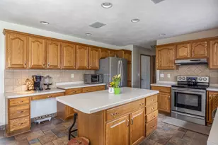 W5940 Moonflower Dr, Appleton, WI 54915 - Photo 5
