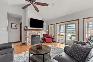1355 Prairie Lake Cir, Neenah, WI 54956 - Photo 7