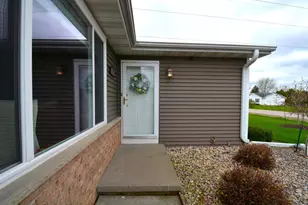 W5997 Garnet Dr, Appleton, WI 54915 - Photo 3