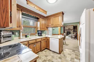 305 Windward Rd, Green Bay, WI 54302 - Photo 7