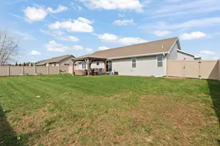 1657 Red Oak St, Green Bay, WI 54313 - Photo 5