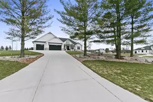 699 Blackberry Ct, Oneida, WI 54155 - Photo 59