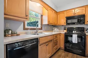430 Silver Spring Dr, Green Bay, WI 54303 - Photo 11