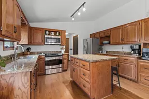 2212 W Seneca Dr, Appleton, WI 54914 - Photo 11