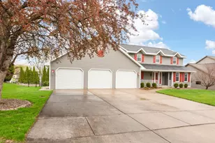 3156 Molly Brown Ln, Green Bay, WI 54313 - Photo 3
