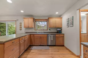 3663 Hickory Ridge Rd, Oshkosh, WI 54904 - Photo 5