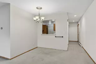 82 Spencer Village Ct, Appleton, WI 54914 - Photo 9