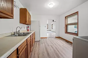 318 Sterling Ave, Oshkosh, WI 54901 - Photo 3