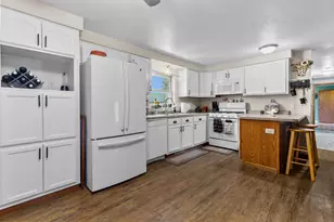 21 Primrose Cir, Clintonville, WI 54929 - Photo 9
