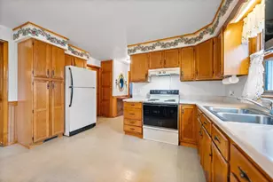 815 Irvington St, Green Bay, WI 54304 - Photo 9