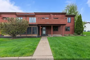 2206 Meadowbrook Ct, Oshkosh, WI 54904 - Photo 1