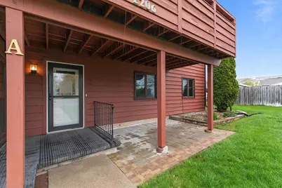 2206 Meadowbrook Court #A, Oshkosh, WI 54904 - Photo 3