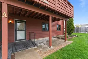 2206 Meadowbrook Ct, Oshkosh, WI 54904 - Photo 3