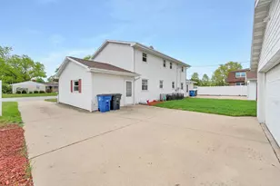 2110 Elm View Dr, Green Bay, WI 54304 - Photo 17