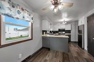 2110 Elm View Dr, Green Bay, WI 54304 - Photo 11