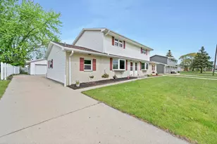 2110 Elm View Dr, Green Bay, WI 54304 - Photo 13