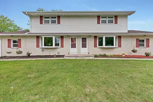 2110 Elm View Dr, Green Bay, WI 54304 - Photo 3
