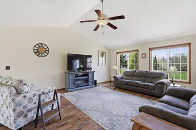 922 Denise Court, Kaukauna, WI 54130 - Photo 5