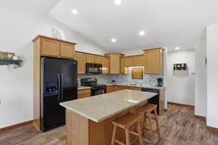 922 Denise Ct, Kaukauna, WI 54130 - Photo 9