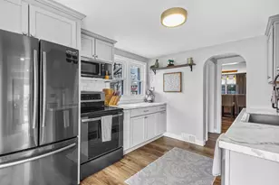 427 N Lark St, Oshkosh, WI 54902 - Photo 9