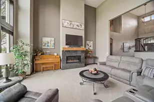 227 Peterlynn Dr, Wrightstown, WI 54180 - Photo 5