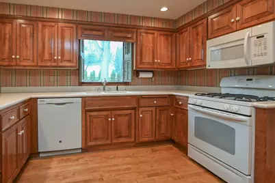 3095 Pine Ridge Court, Green Bay, WI 54311 - Photo 11