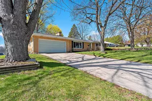 142 Greene Ave, Green Bay, WI 54301 - Photo 3