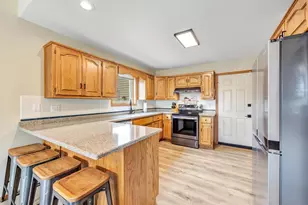 240 Alison Ct, Wrightstown, WI 54180 - Photo 9