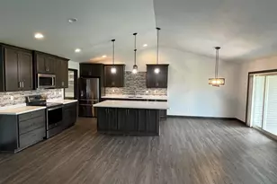 613 Hammen Ct, Kaukauna, WI 54130 - Photo 3