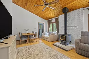 W4609 Pearl Lake Rd, Redgranite, WI 54970 - Photo 9