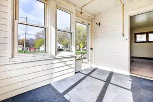 1068 Caroline St, Green Bay, WI 54303 - Photo 3